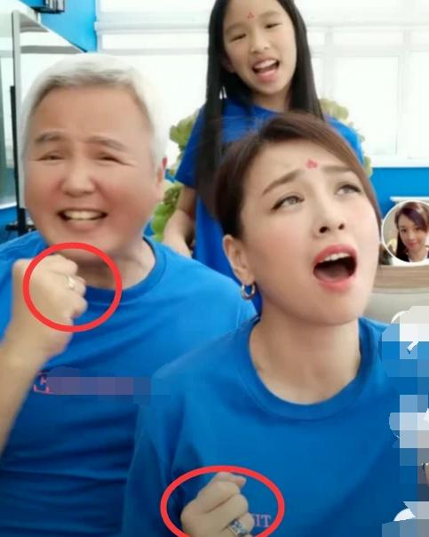 张庭忌讳别人说她小三,小明星后台说闲话,被