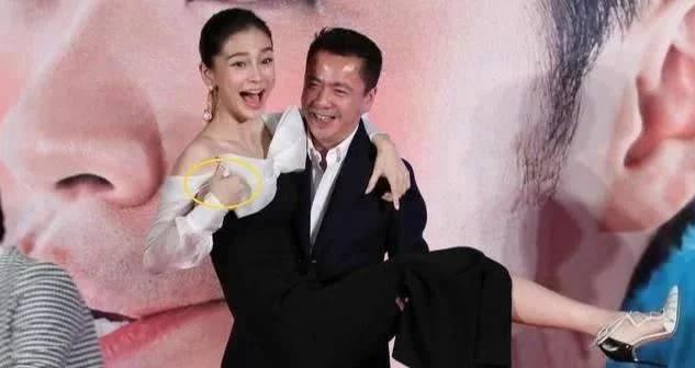 娱乐圈的水究竟有多黑，这几张照片告诉你，女生们看完还羡慕吗？