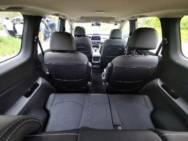 试驾上汽MAXUS EUNIQ插电混动SUV/MPV，谁更适合家用?