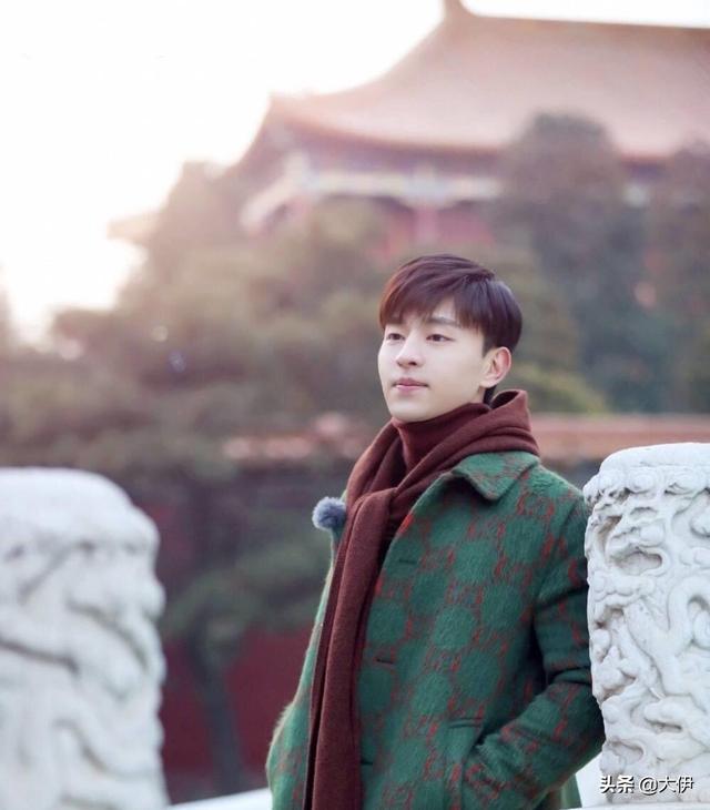 年纪轻轻就成了“老妈子”！有这样的爱豆，真