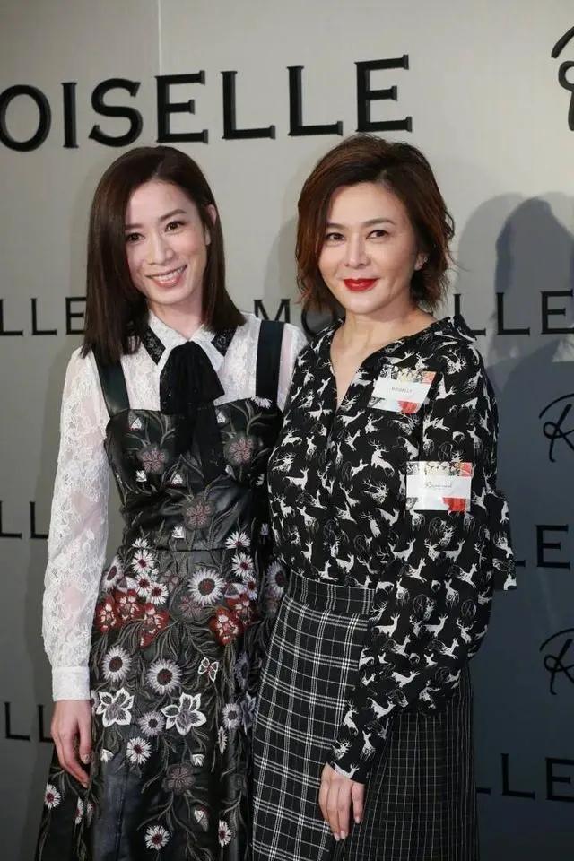 关之琳一身少女装扮走机场，却被无美颜的脸出