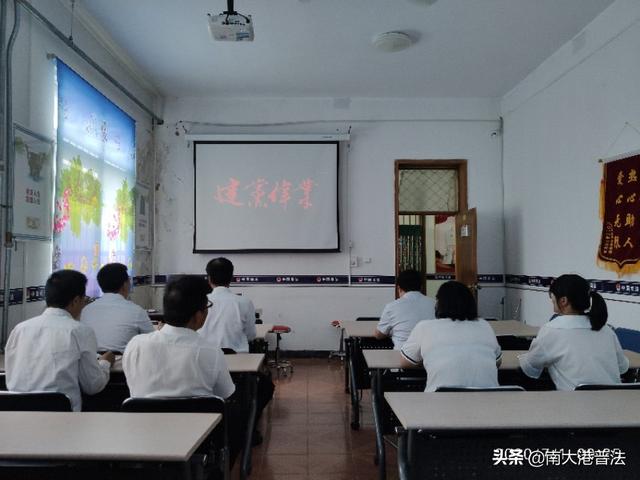 “观红色电影 树理想信念”—司法局组织开展建