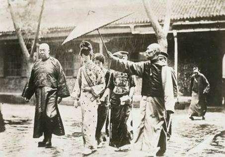 清朝为什么会灭亡？鲁迅：看清朝人走路的样子