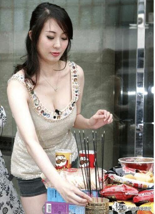 黄任中20年花20亿找100位女友，63岁依然沉迷女色