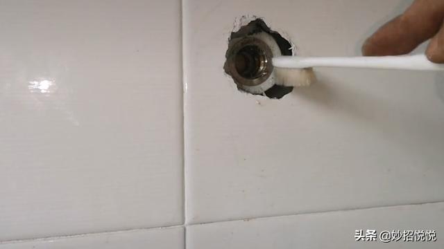 水龙头断在墙壁里怎么办？不用花钱请维修师傅，教你妙招自己搞定