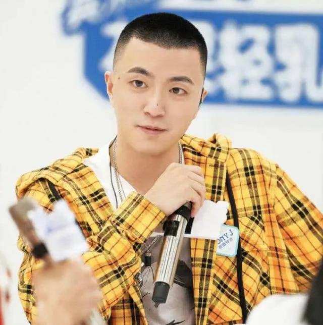 《青春有你2》Jony-J组队引争议：不尊重汪苏泷，