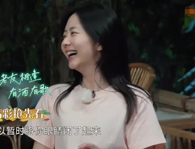 任嘉伦谭松韵做客《向往4》，看到两人穿的衣服忍不住露出姨母笑