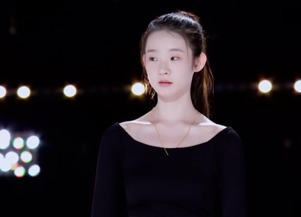 张艺凡被黄子韬问"你怕我吗"，把她再次惹哭，这次终于不敢了