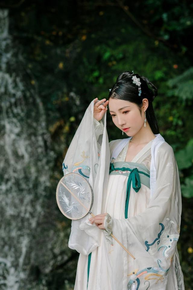 年轻人|成都4万年轻人开网店卖汉服 汉服有这么火嘛？