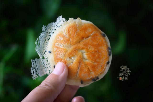 好吃的生煎包自己在家做，底脆馅儿香，咬一口满嘴汤，比买的好吃