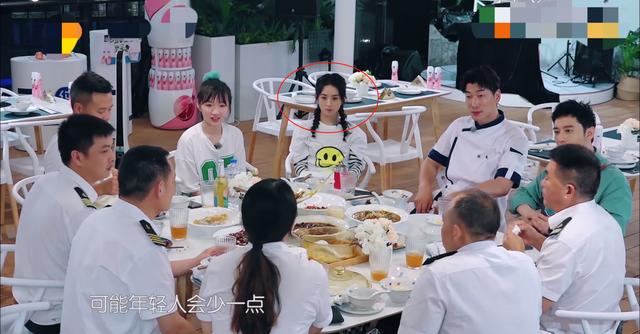 赵丽颖担心进度生闷气，开会却不表达建议，缺乏沟通太让人着急