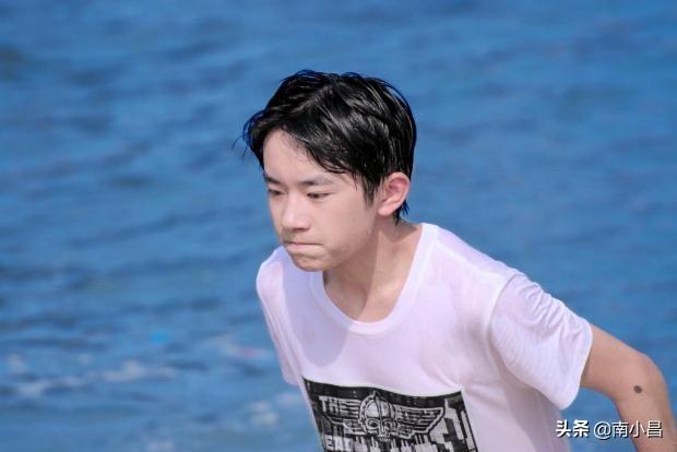 圈内三大顶流明星现状，易烊千玺：稳！蔡徐坤