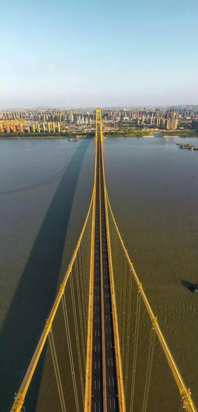 安全投入数千万元" inline="0">杨泗港长江大桥航拍图"作为武汉市基础