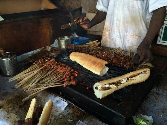 终于真相！中国工人在非洲吃羊肉都吃腻了？看