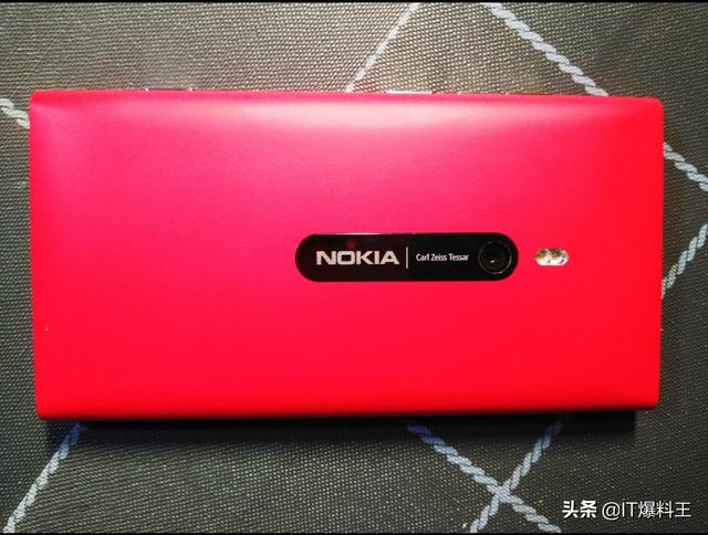 信仰开箱之WP系统全体验: 诺基亚Lumia 800、HTC8S 开箱体验