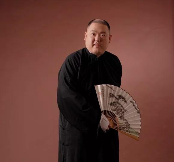 郭德纲第一任搭档，离开后没说过一句坏话，如今连老郭徒弟都不如