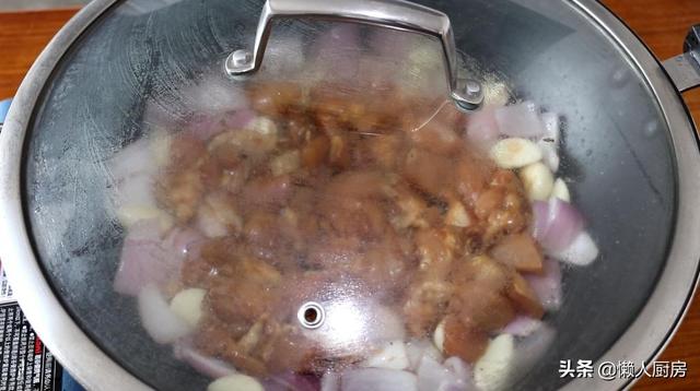 这是鸡腿的特别做法，不要焯水不用过油，味道比饭店做的都好吃