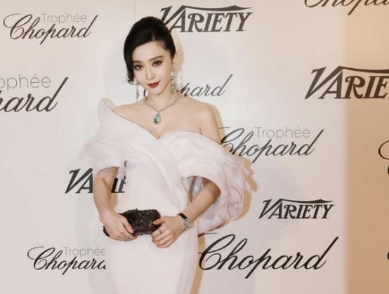 ​范冰冰出事后陷入低谷，这三人仍对她不离不弃，这才是患难见真