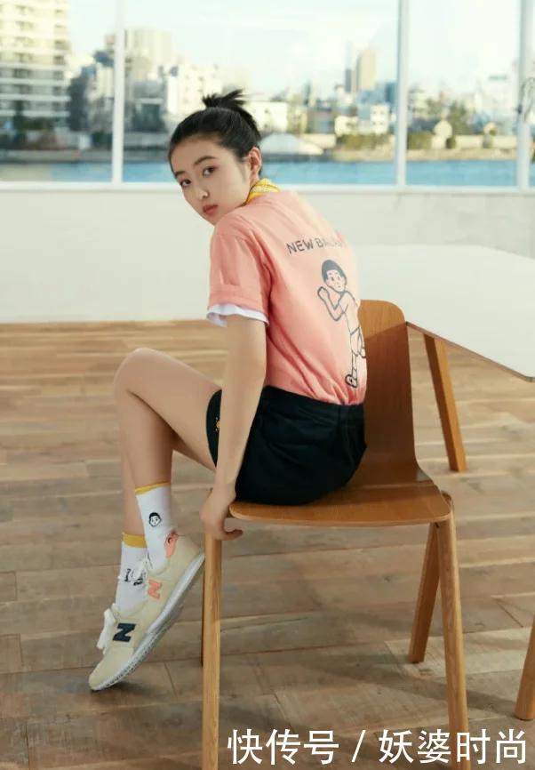 张子枫的腿是上帝亲手捏的？当她穿上白袜后，这身材谁不羡慕