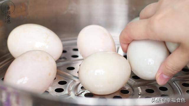 饱和盐水法做出来的咸鸭蛋，100％成功，切开蛋黄个个都冒油