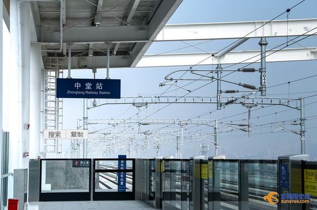 望牛墩站站台实景▲东莞西站站台实景穗深城际东莞站点实景图可以上