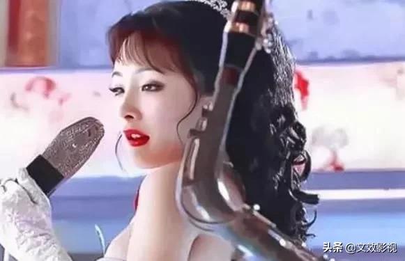 有种“小鹿乱撞”叫杨幂穿旗袍，侧身曲线太撩