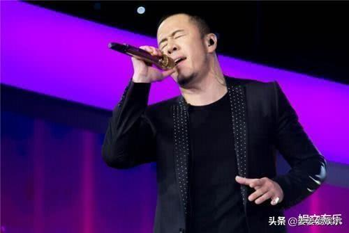 楊坤直言“劉德華不算歌手”，轉(zhuǎn)身贊網(wǎng)絡(luò)歌曲《少年》引網(wǎng)友熱議