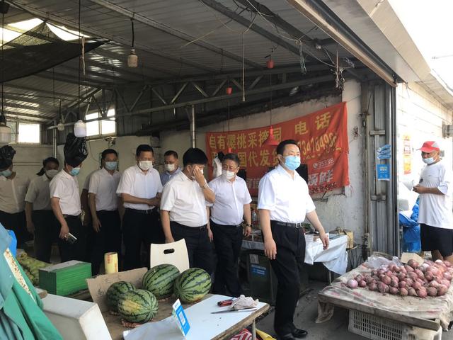 大连市市长陈绍旺到西安路街道泉涌社区走访调研水源南巷棚户区