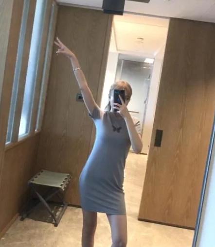 周扬青酒店摆拍秀火辣身材，却遭网友指责，称其反咬一口
