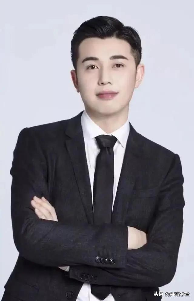 付鹏退出李佳琦直播间，离开了小助理，李佳琦