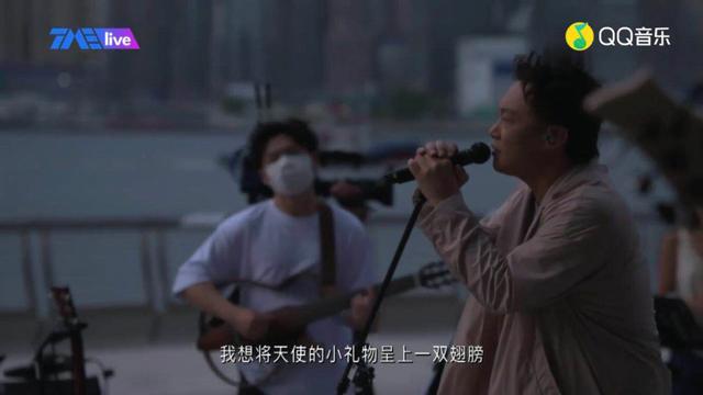 陈奕迅在空无一人的红馆唱了这些歌，听完后我泪崩了