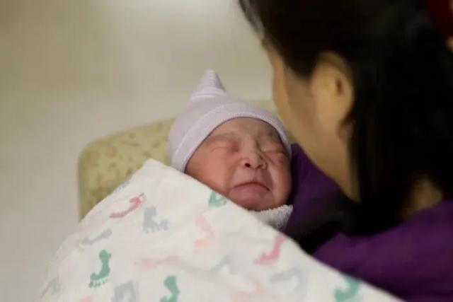 疫情期闯关赴美生子，近百名中国孕妇被遣返还有人被判刑