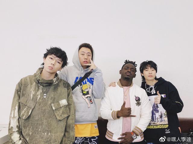 嘿人李逵为父亲离世落泪，有些弱智却在评论里幸灾乐祸...