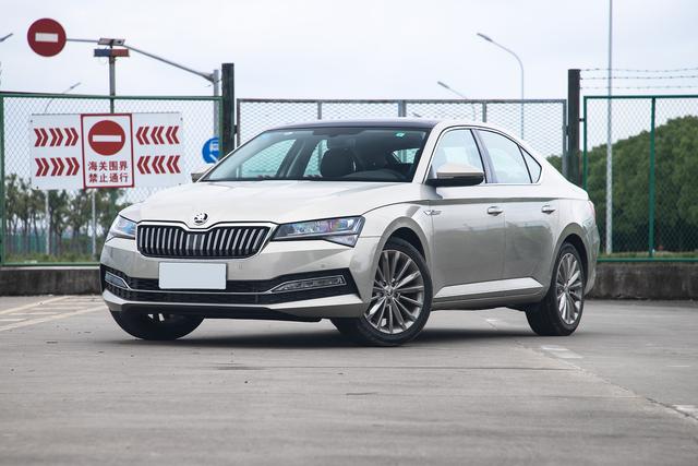 德系大众要“伤心”了，车尾带字母的B级车，跌破15w才月销260台