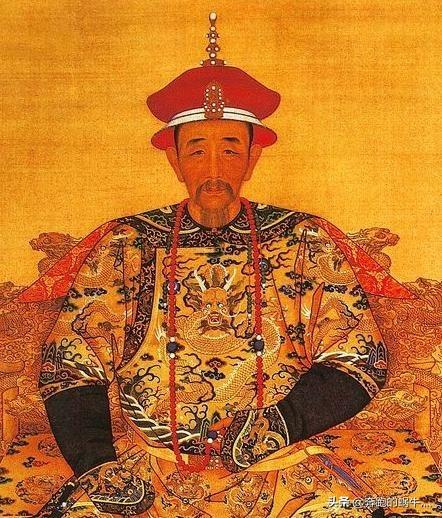 清朝皇帝一般穿的都是龙袍吗？
