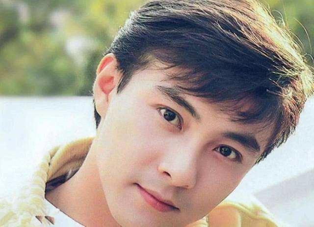 张国荣是他表哥、四大天王给他做配角，如今他