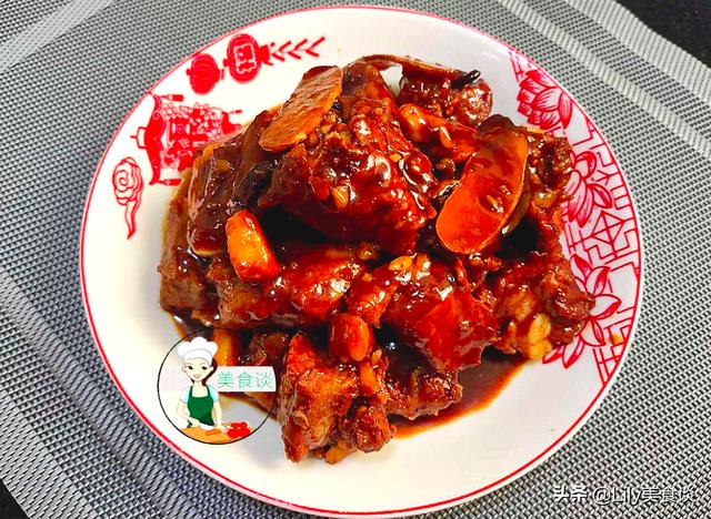 红烧排骨怎么做好？厨师长教你家常做法，排骨酥烂入味、色泽红亮