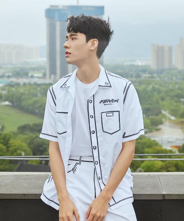 FENDI 从靠皮草起家到放弃皮草市场，如今靠跟随潮流又红了一波