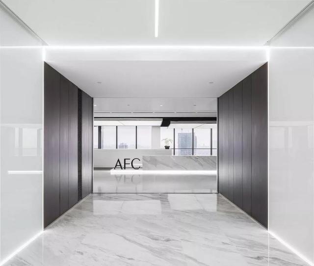 AFC的当代黑白灰，强烈的直线美感