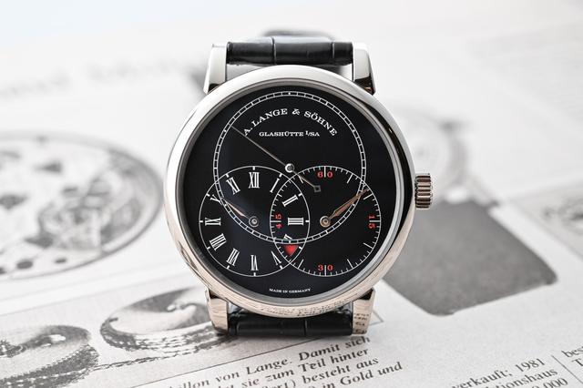 朗格（A. Lange＆Söhne）跳秒秒针白金和黑色表盘