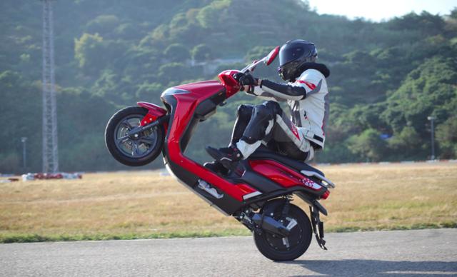 可以上快车道的电动车,极速60km/h以上,能够轻松压弯和超车