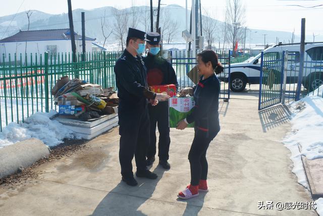 延边边境管理支队广坪边境检查站“三八妇女节”慰问辖区困难群众