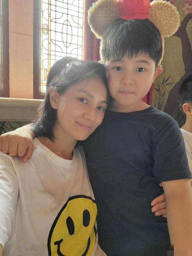 9岁安吉长胖引热议，胡可晒近照：我男朋友要开始运动健身了