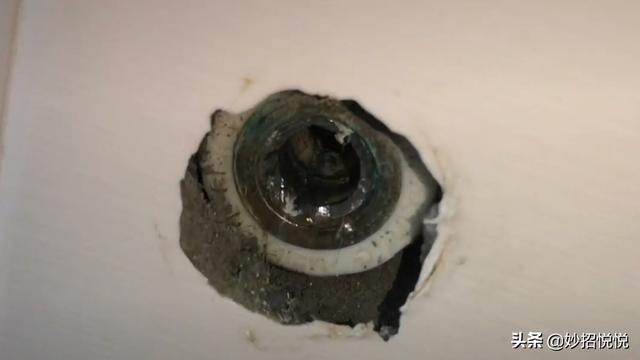 水龙头断在墙壁里怎么办？不用花钱请维修师傅，教你妙招自己搞定