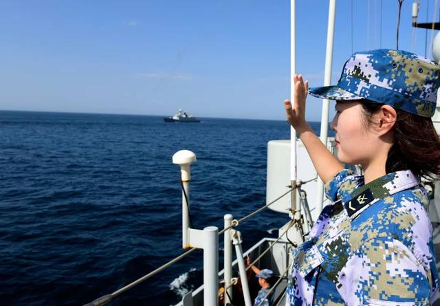 第35批護(hù)航編隊(duì)出征：派052D驅(qū)逐艦武力驅(qū)逐海盜，保我華夏商船