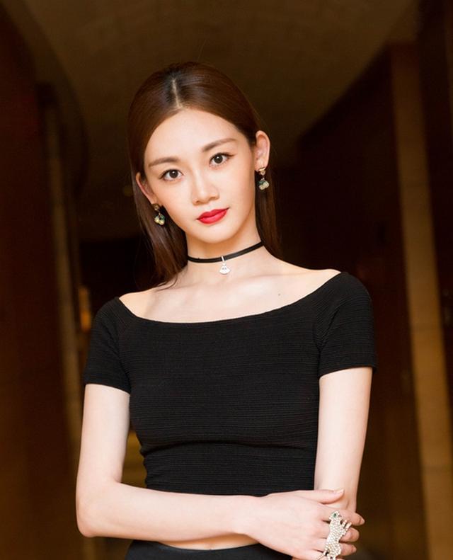 2018年，被冯小刚逼赤脚跳舞、陈道明爆粗口的女孩，如今怎样了？