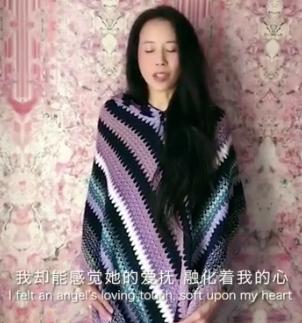 50岁莫文蔚朗诵英文诗致敬白衣天使，网友：不会中文吗？