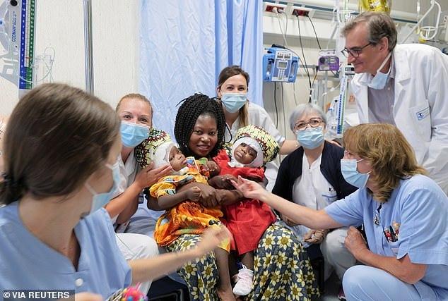 2岁连体双胞胎在意大利成功分离头颅相连的两姐妹迎来新生