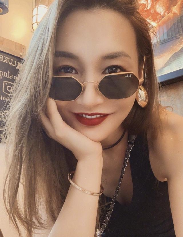 反转了？牛萌萌否认吸毒被抓，感情史异常丰富