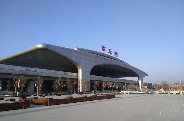 首趟高铁经过商丘东站现场实拍曝光历史一刻诞生